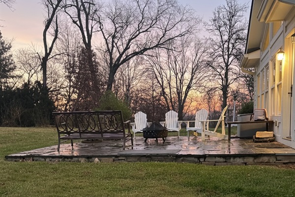 Outdoor Patio: Sunset views and fire pit gatherings await you in serene Delaplane!