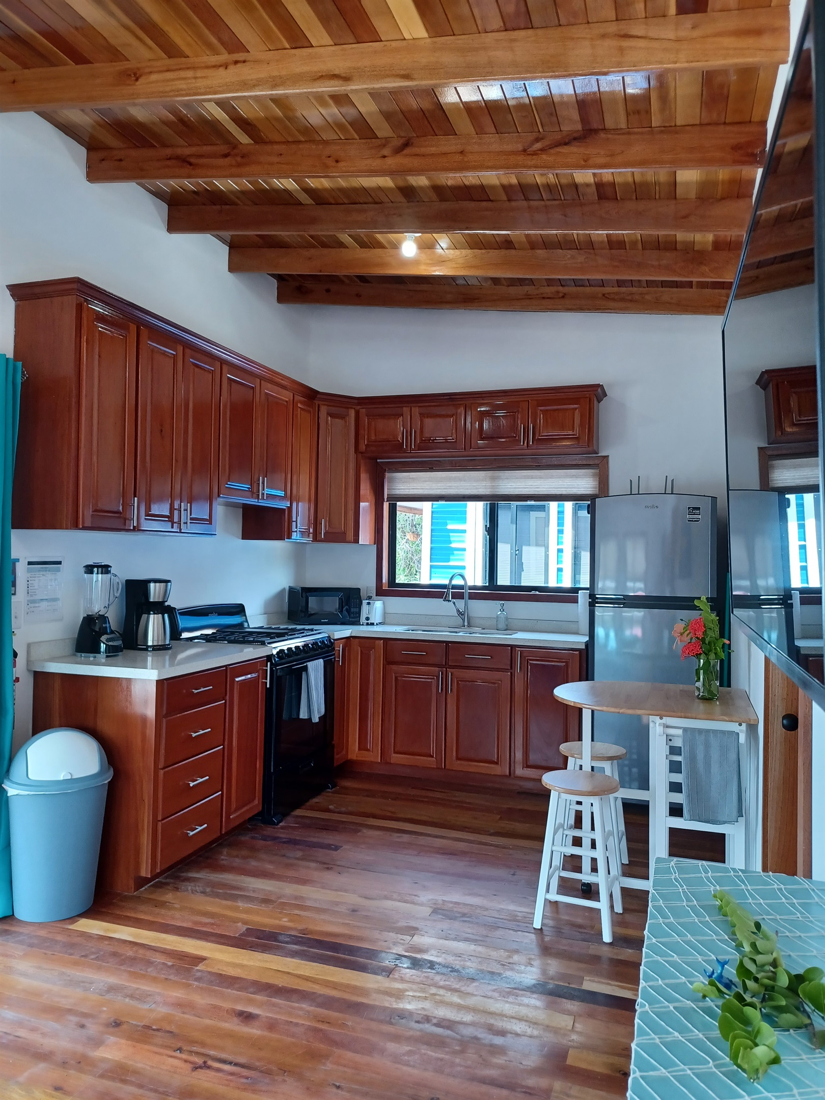 Starfish Full kitchen with stove and oven