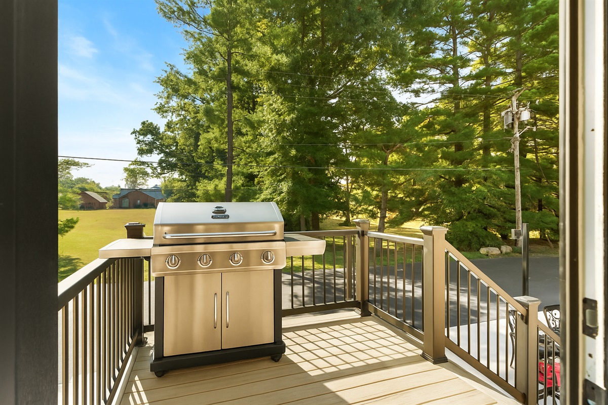 Rear Entry Patio w/ BBQ Grill
