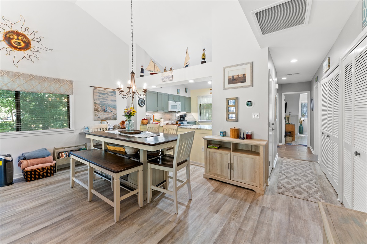 Dining area with seating for 6