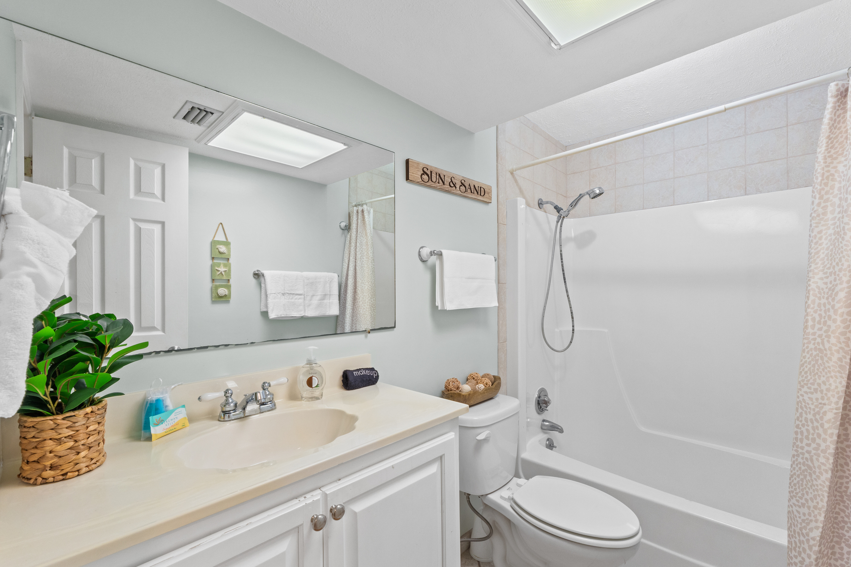 Bathroom 3 with Combination Tub/Shower