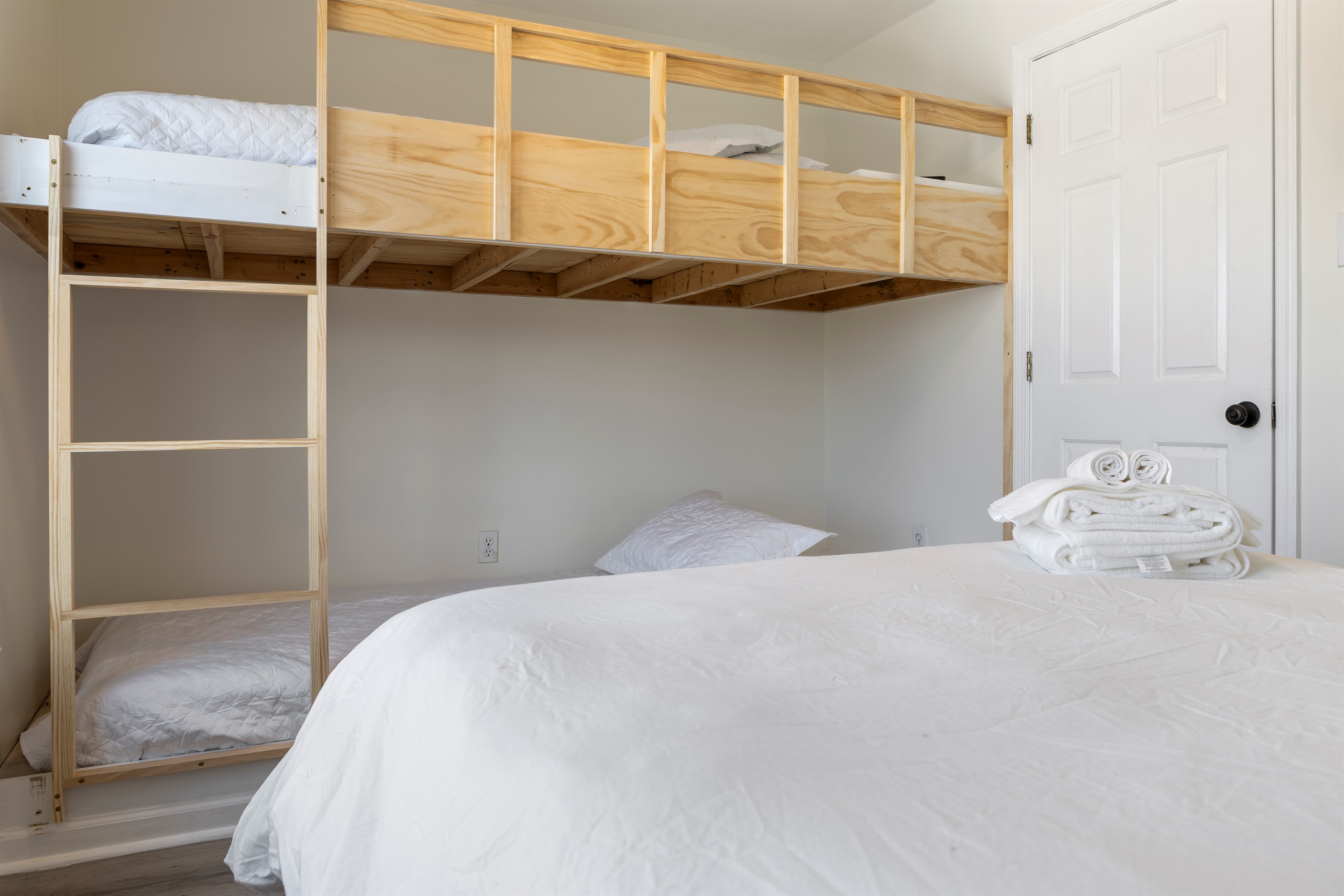 Bedroom 2: Queen with built-in bunk - twin over twin