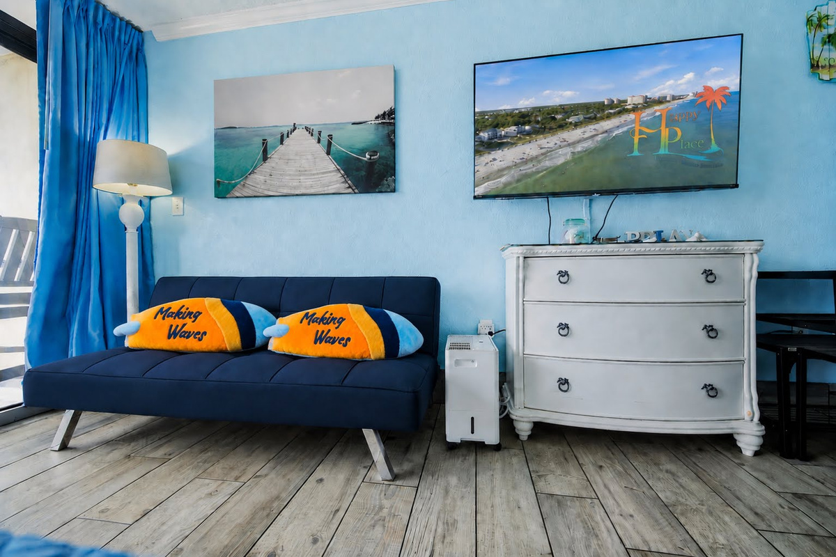 Stretch out for a movie night after a long day on the sand. ⭐