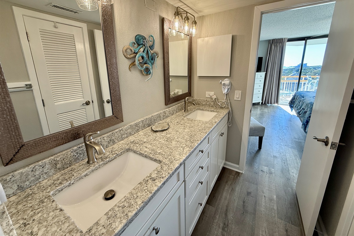 En Suite Bath w/Dual Sinks