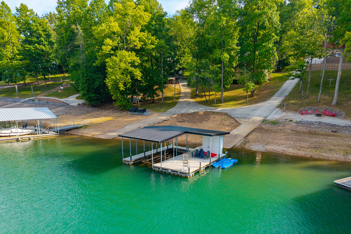 Easy access to the dock