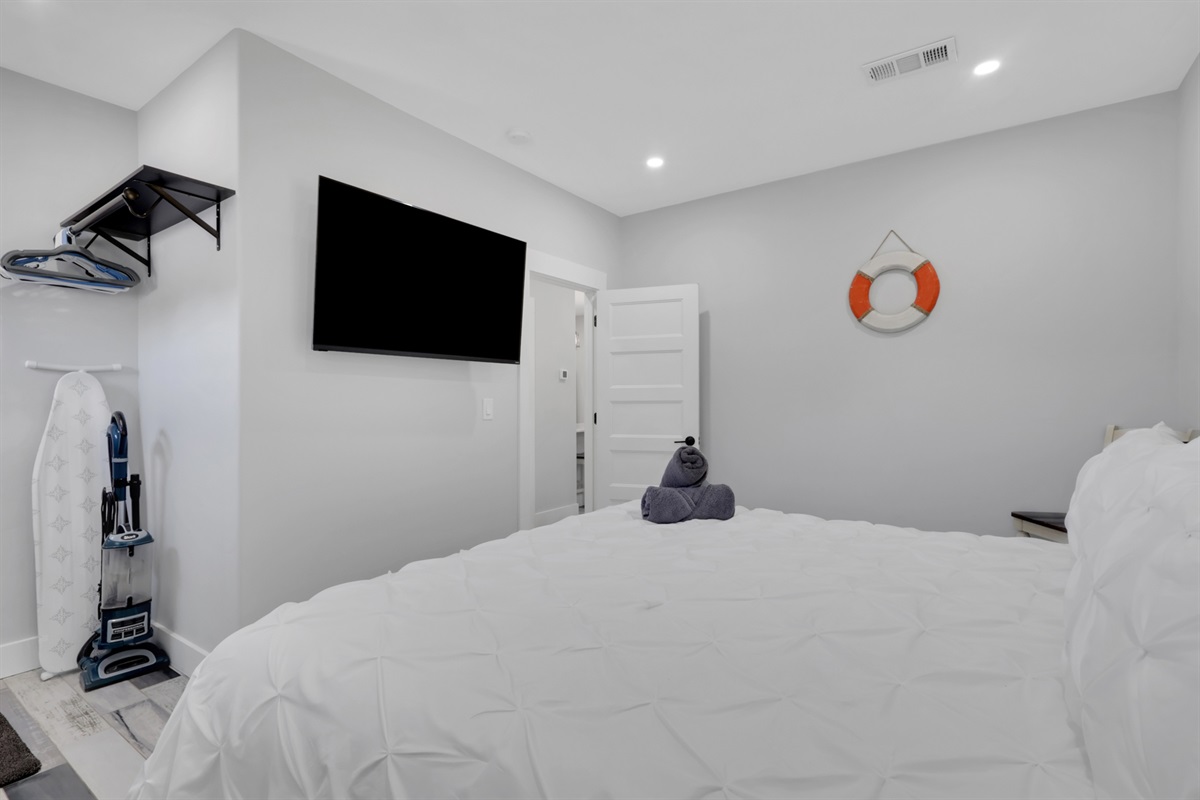 Guest House Master Bedroom (King)