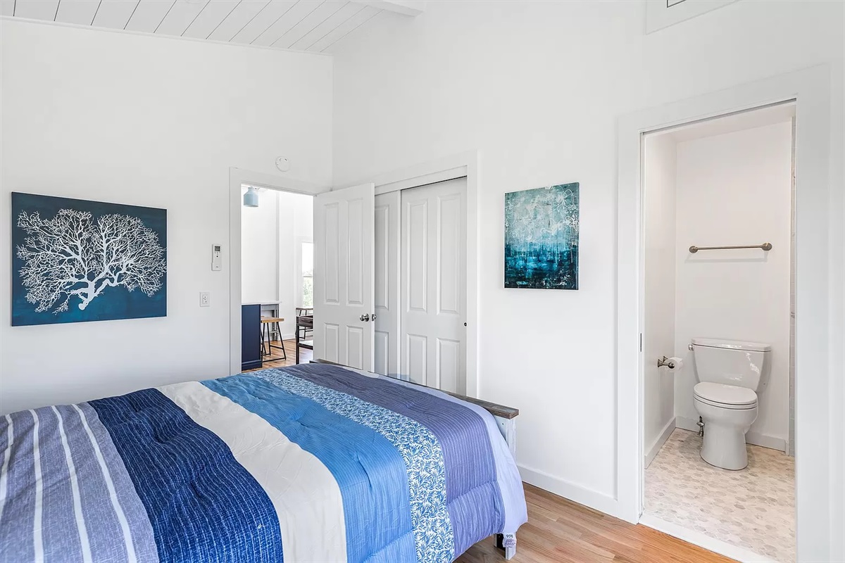 King Master + Ensuite Bathroom + AC