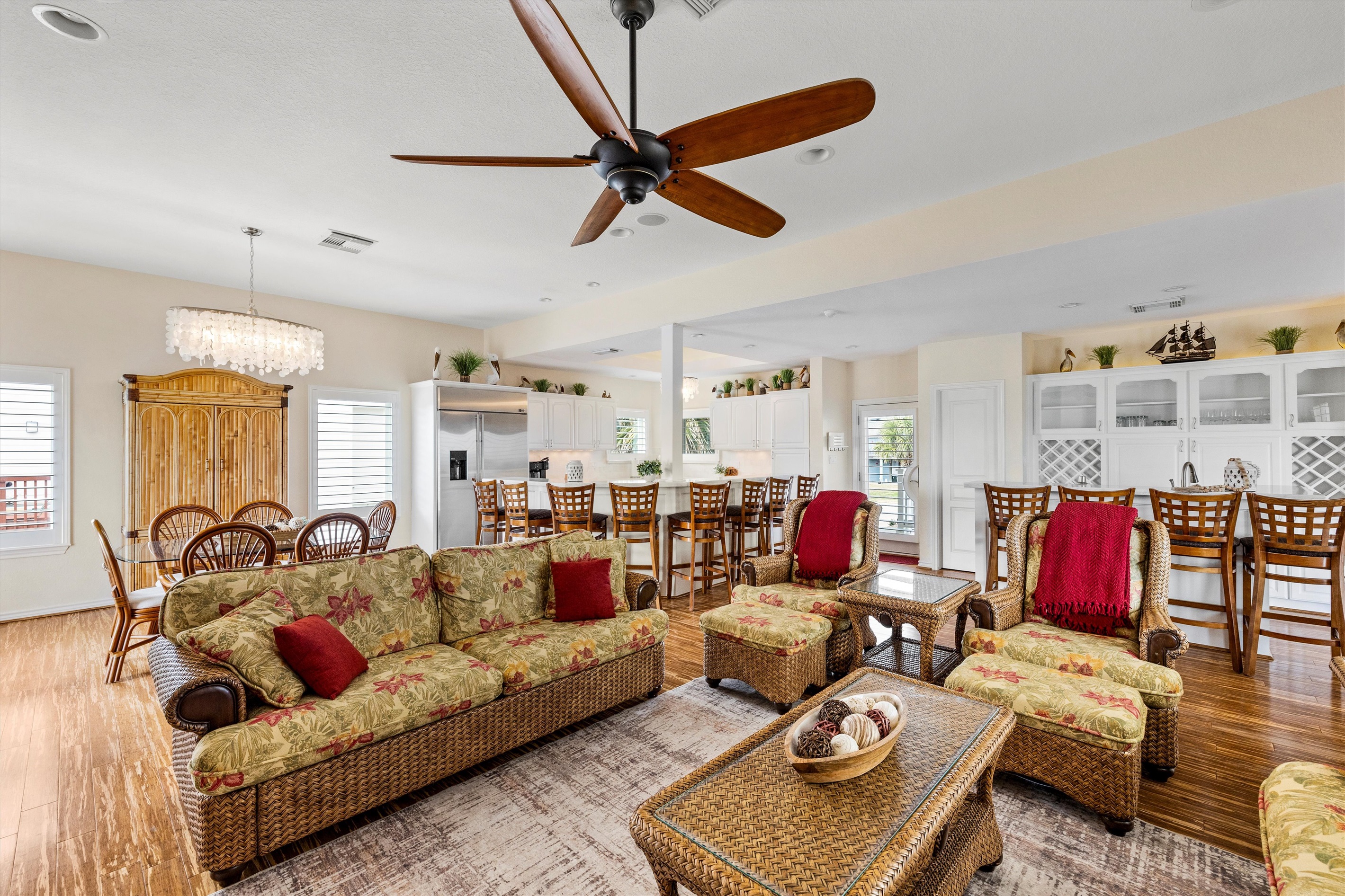 “Plenty of room to hang out and unwind.”