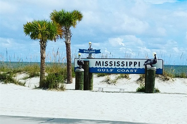 You can see the Ocean from the House. Only Two Minute Walk from Your Beach House.