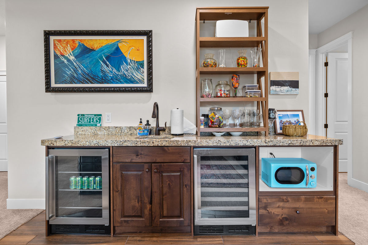 Snack & Beverage Station – Keep drinks chilled in the beverage refrigerator, warm up snacks in the microwave, and enjoy the convenience of the lower-level wet bar.