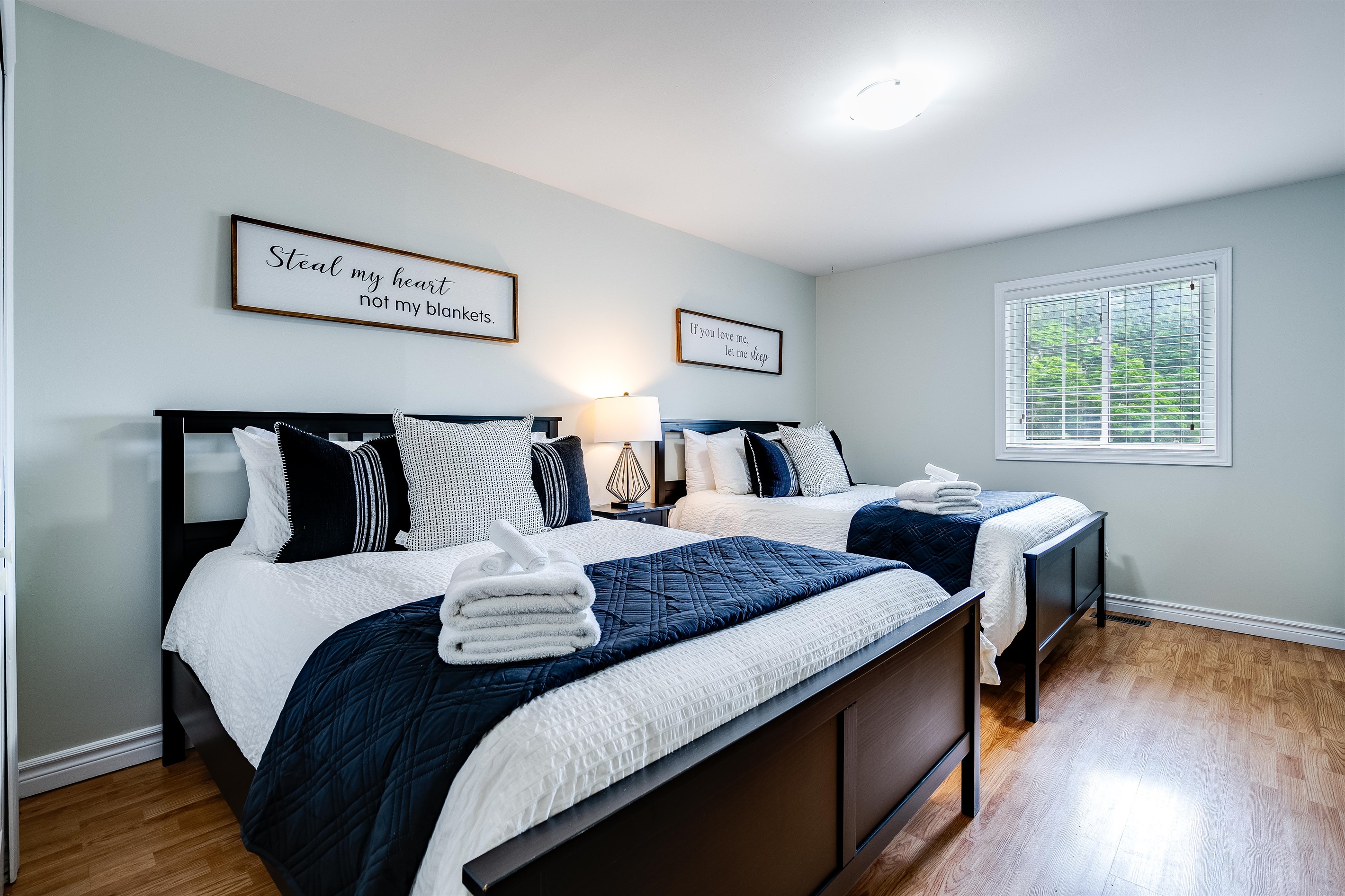 2 Queen Bed's/ Bedroom