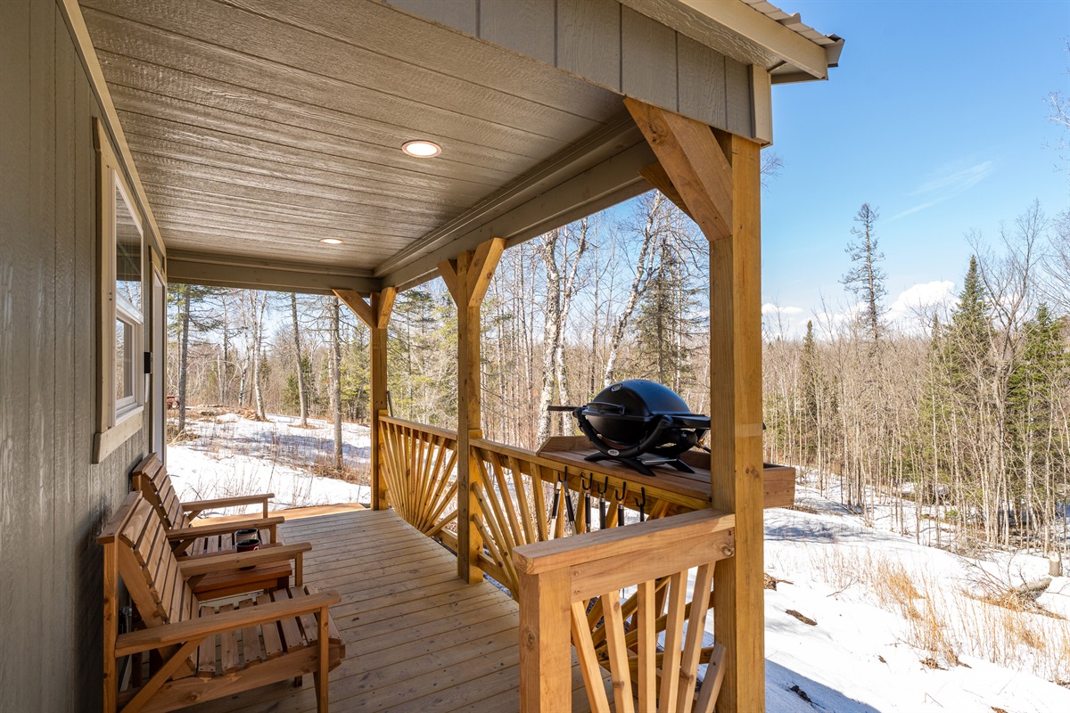 Ridge Cabin - Front Porch