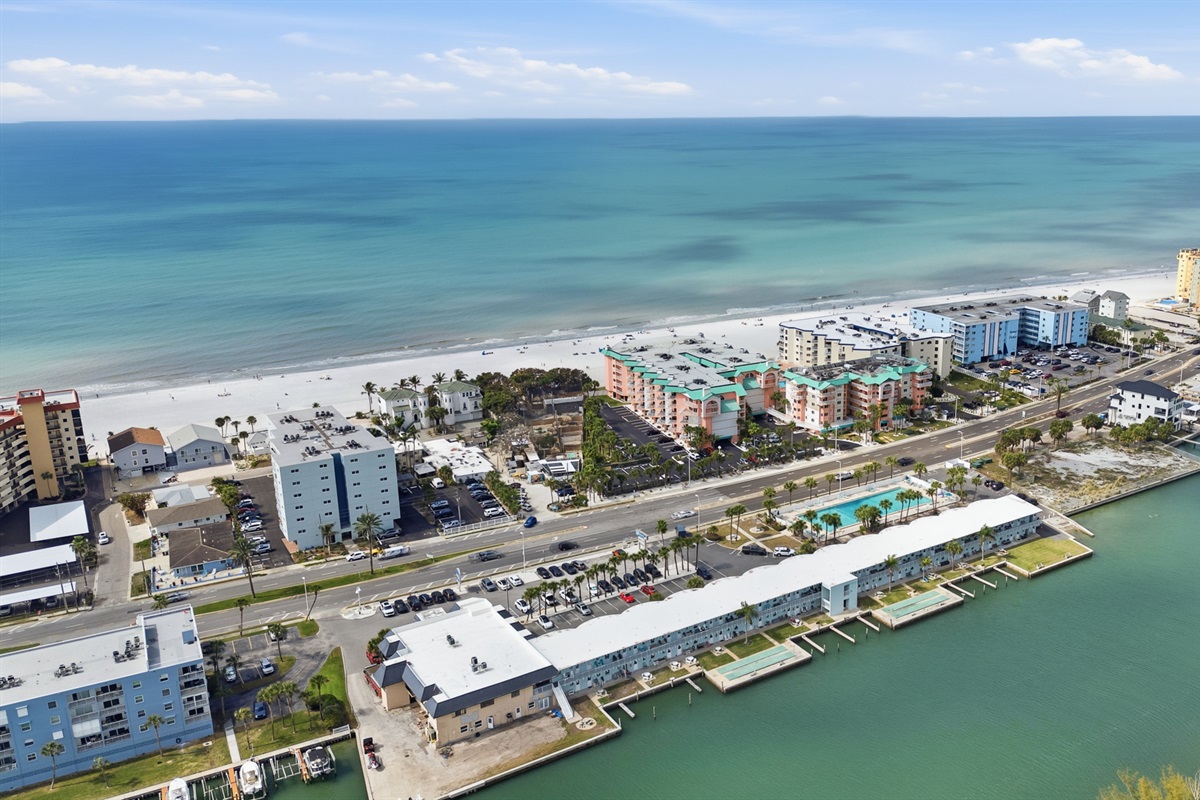 Studio, waterfront, walk across the street to Indian Shores Beach!