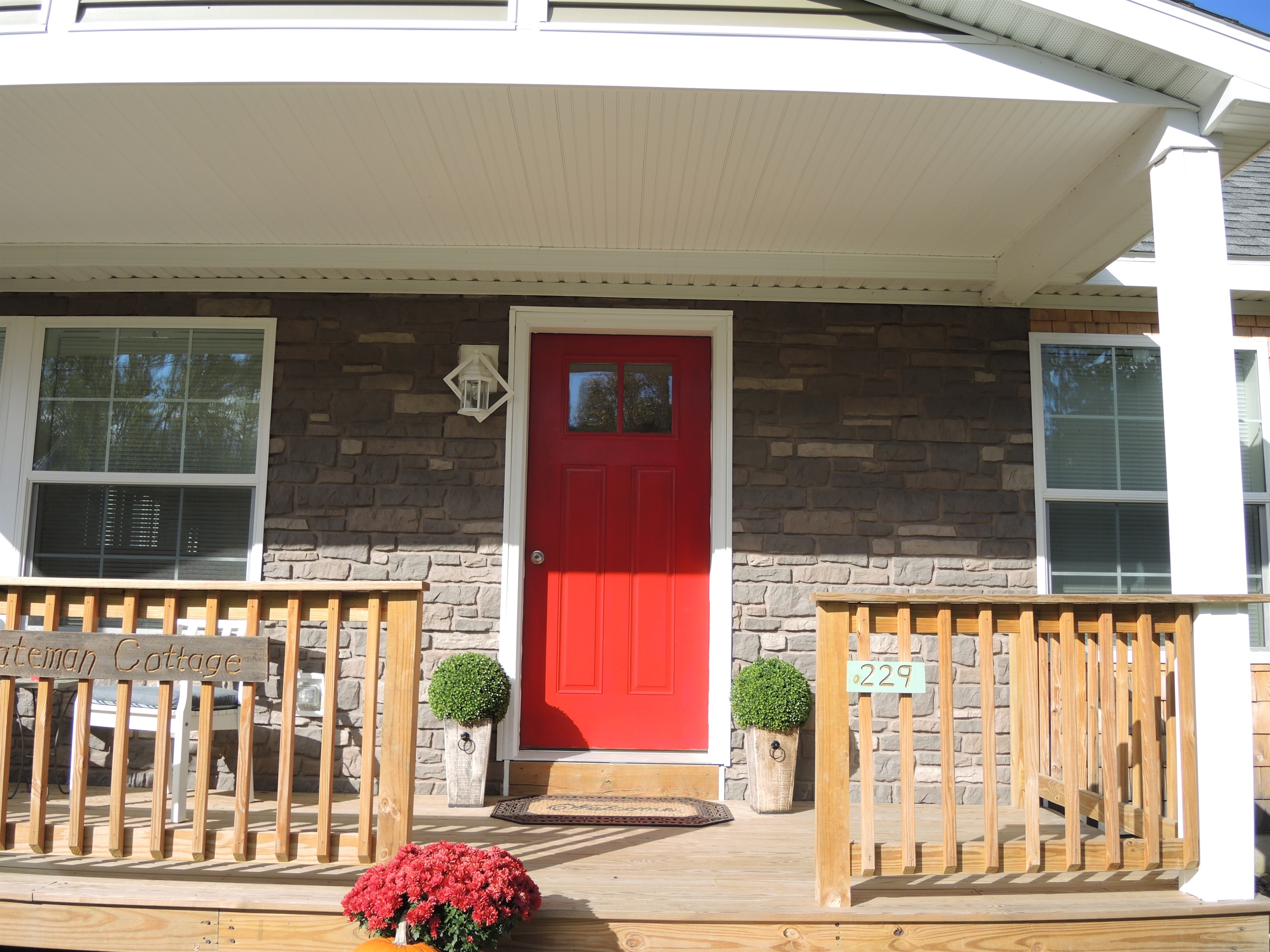 Entrance to Bateman Cottage
