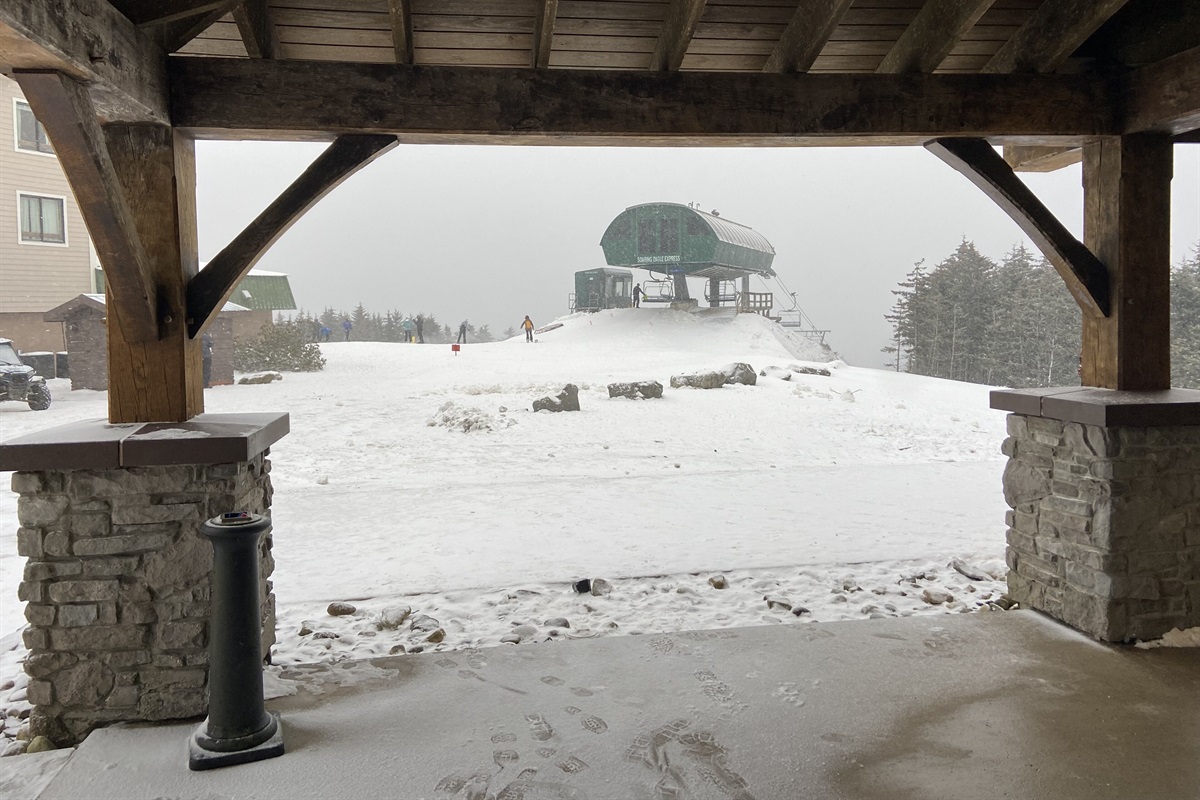 Locker room conveniently located on the ground floor a few steps from the lift.