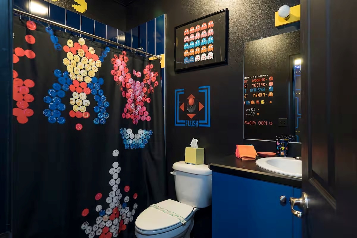 80s retro bathroom at Orlando group rental estate