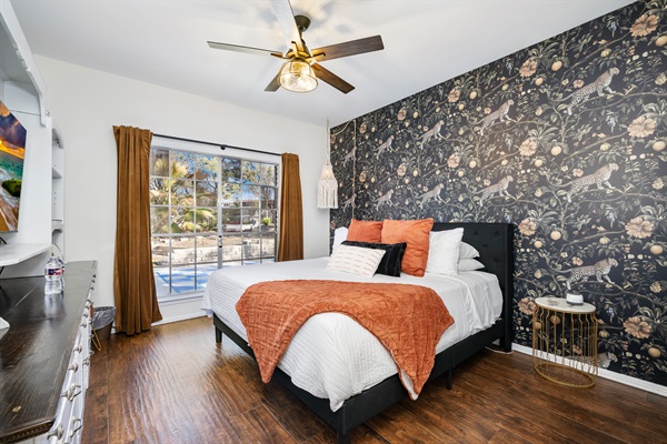 Fun & luxury: King Bed, Large windows