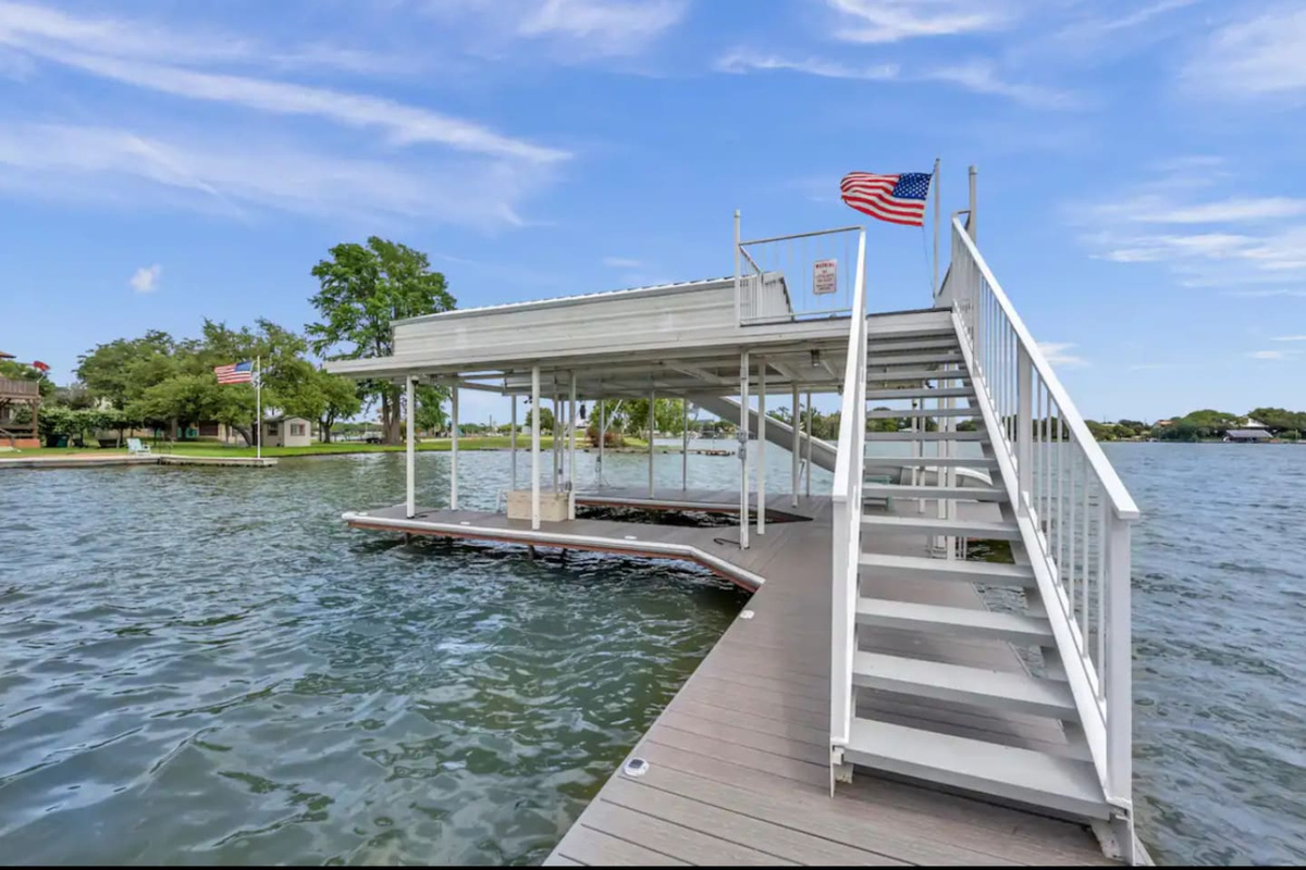 Boat dock. Lift available upon request.
