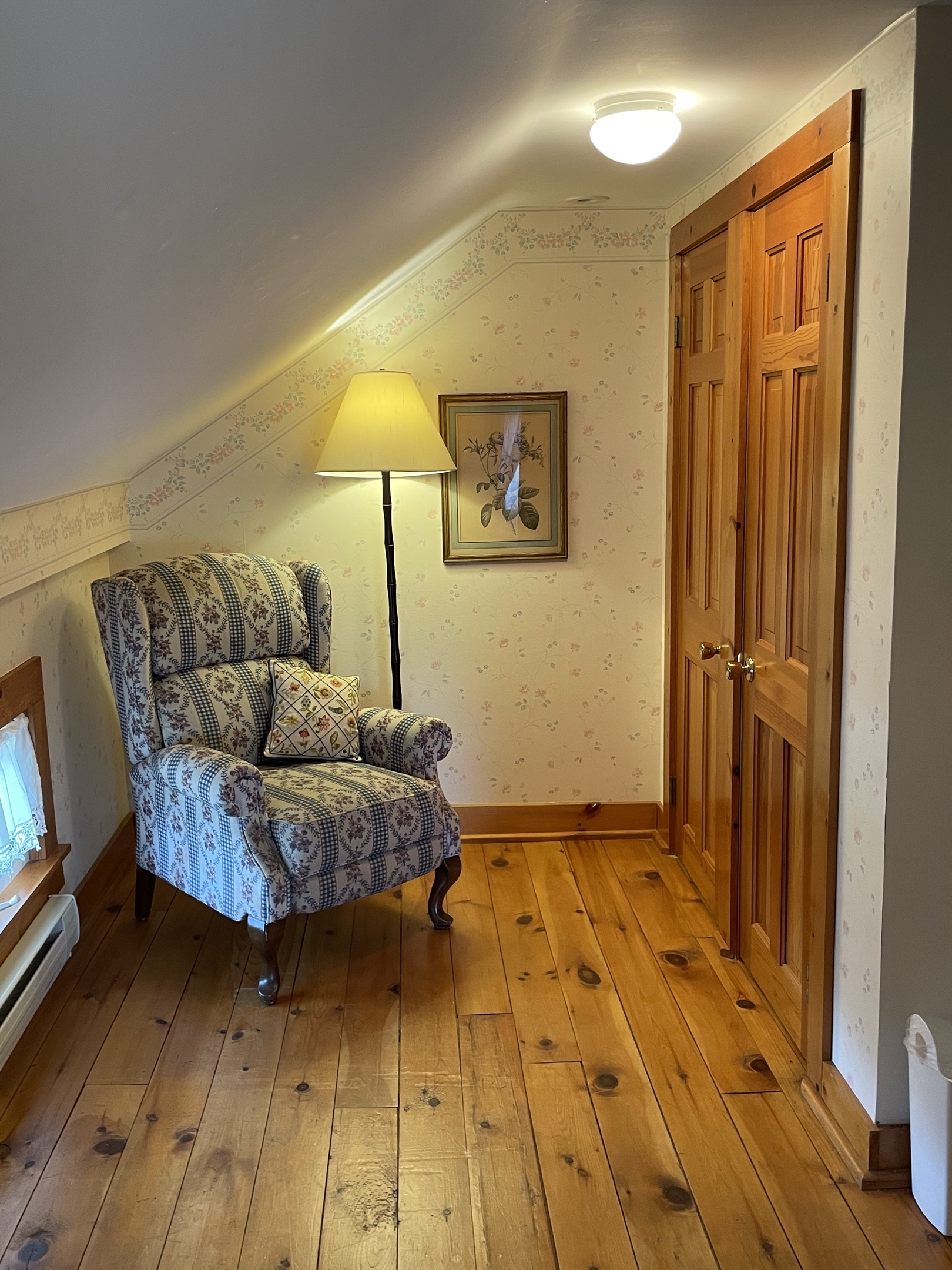 2nd floor bdrm 6 - Queen + daybed w/ trundle