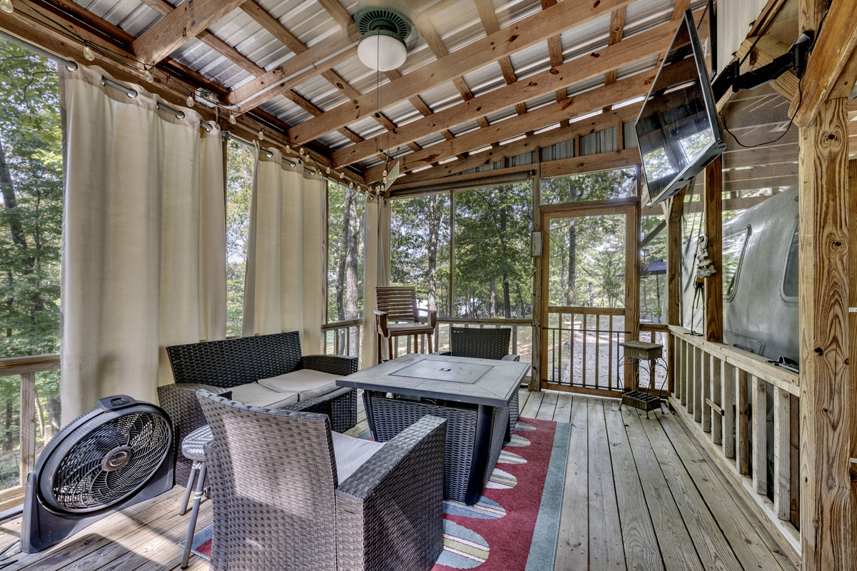 Screened porch living made for slow mornings and laid-back lake evenings