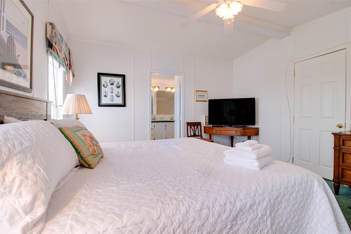 Bedroom 1: Master with Ensuite Bathroom