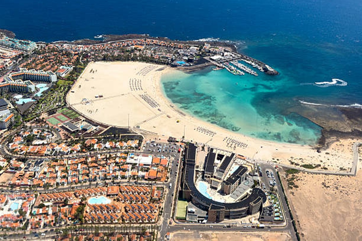 Beautiful Caleta de Fuste beach, Fuerteventura, perfect for enjoying the sun and the sea.