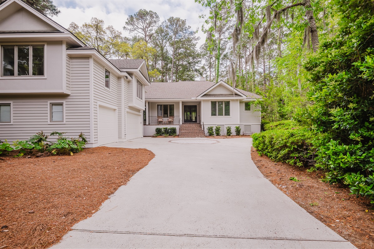 Welcome to Heron Island Time, located on a quiet cul-de-sac and near a bike path and parking for 4 cars