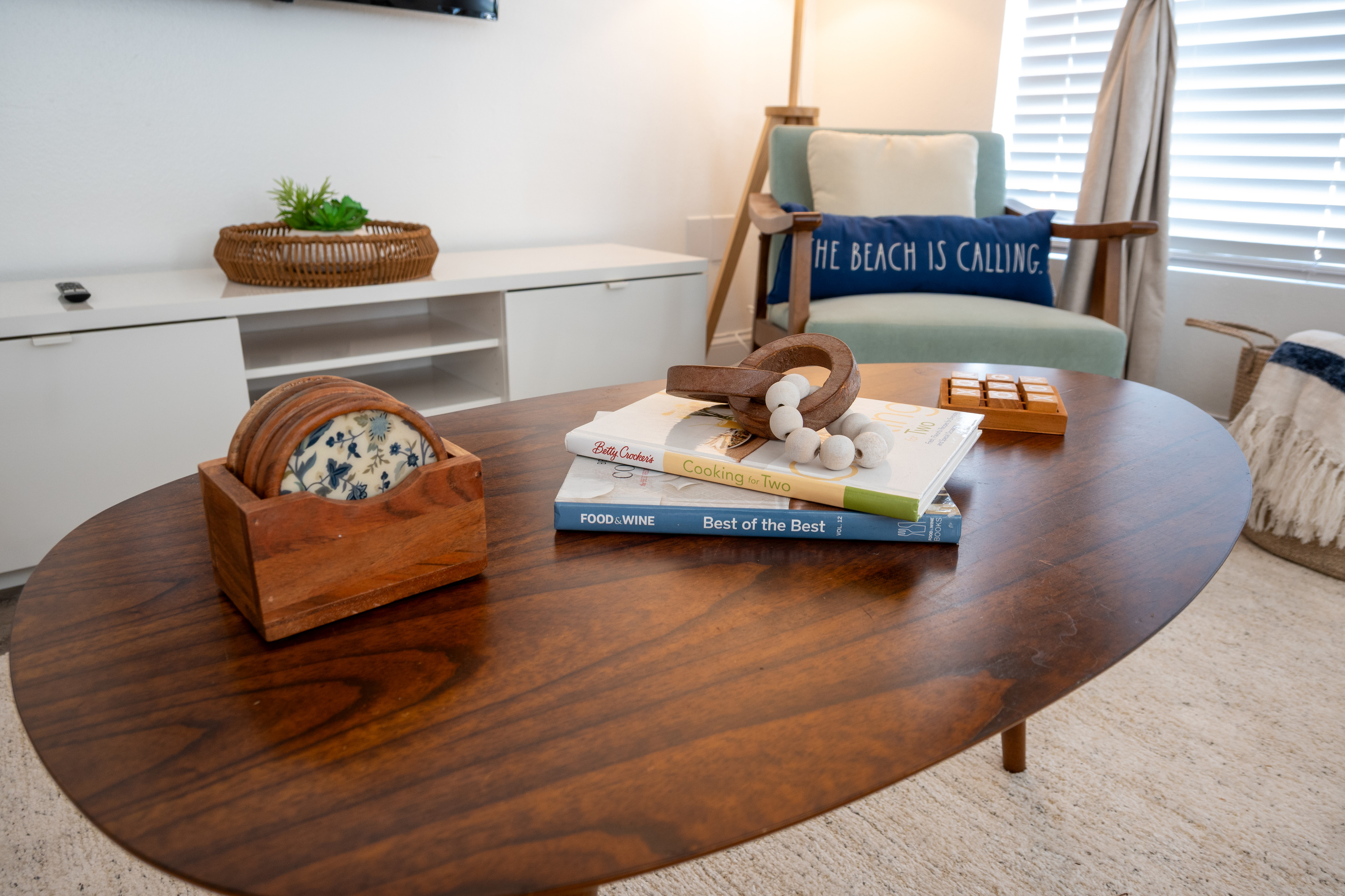 Beach reads and games on the coffee table – the beach is calling