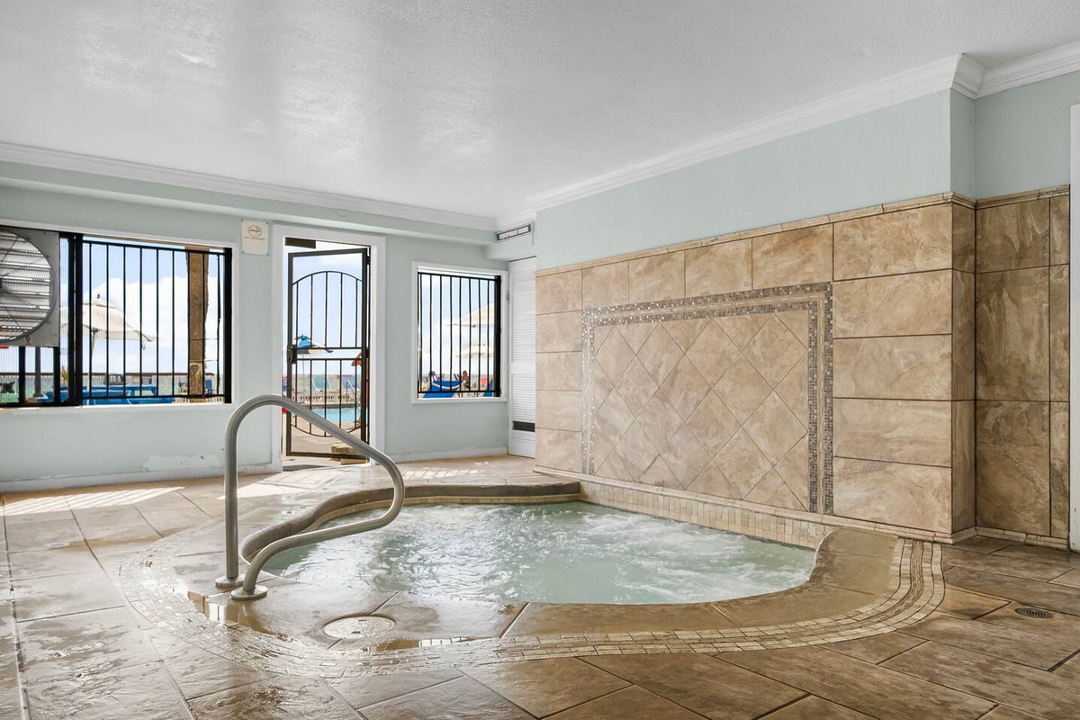 Hot tub down off the pool deck