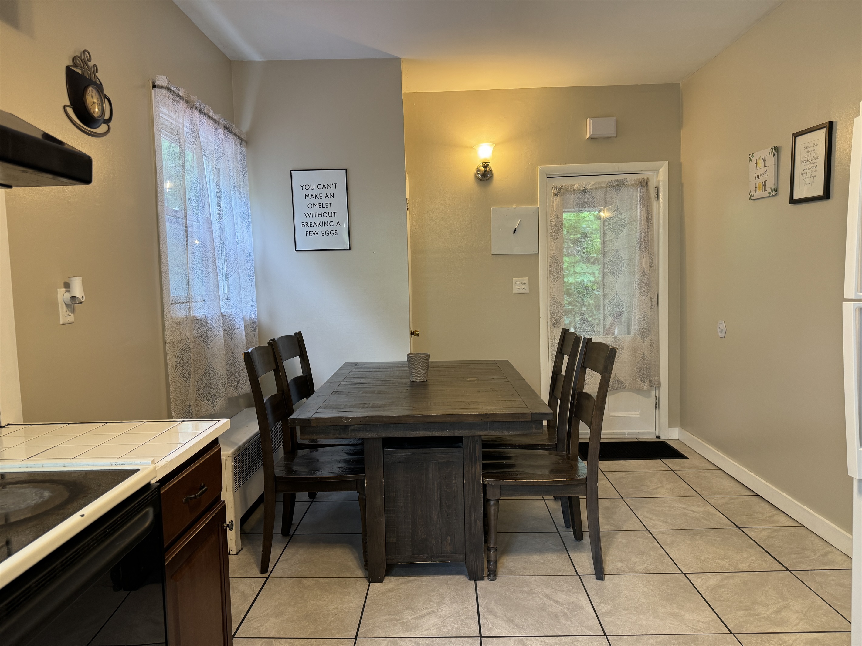 Eat-in kitchen