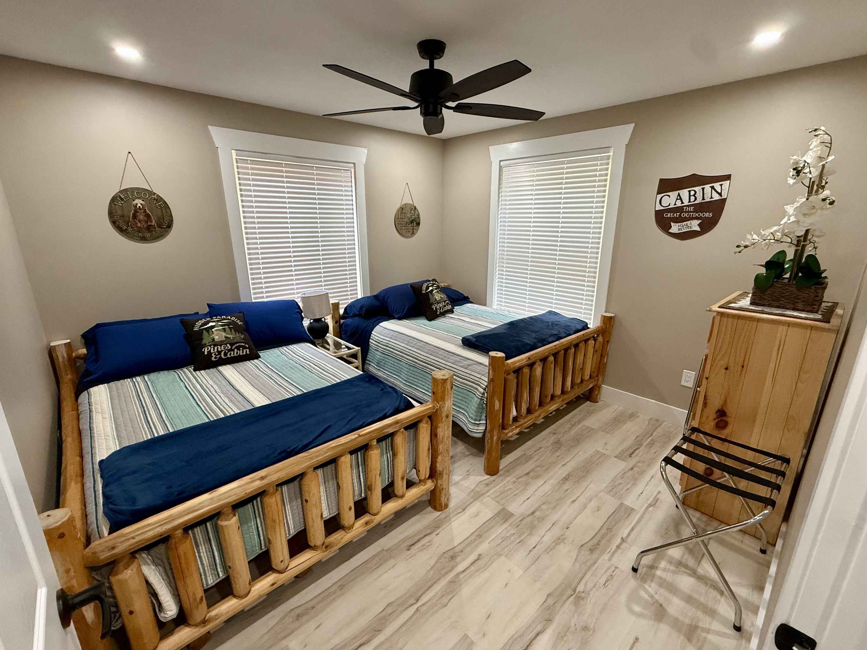 Main floor bedroom, 2 queen beds