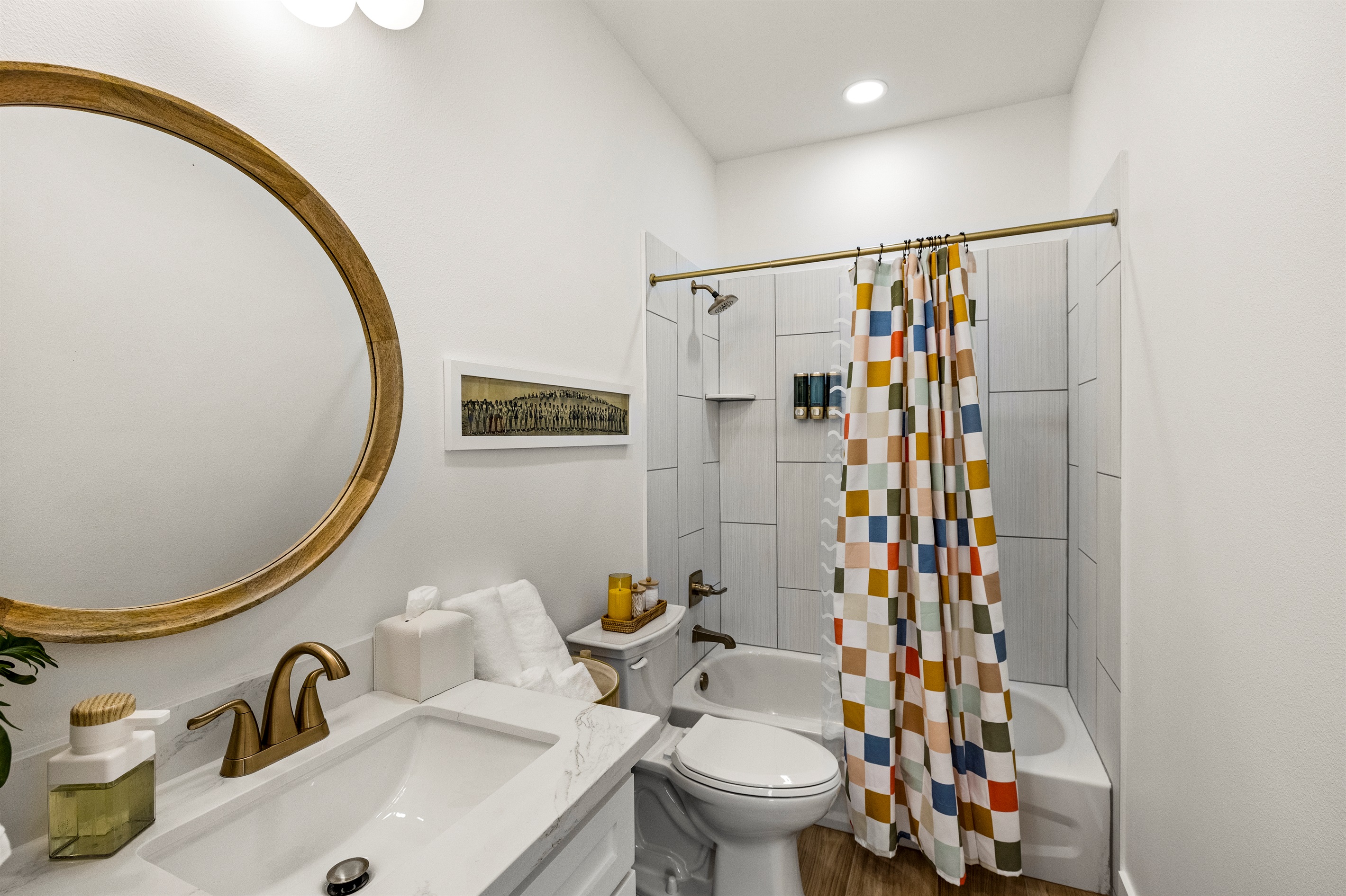 Vintage Galveston ensuite bathroom, tub and shower.