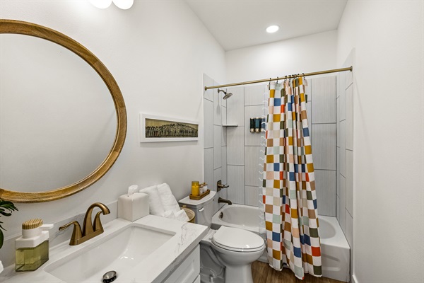 Vintage Galveston ensuite bathroom, tub and shower.