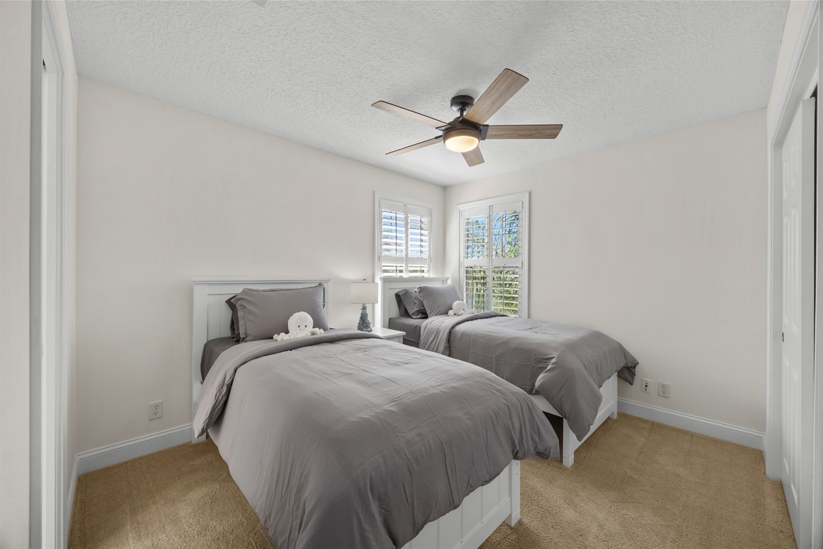 Bedroom with Two Singles