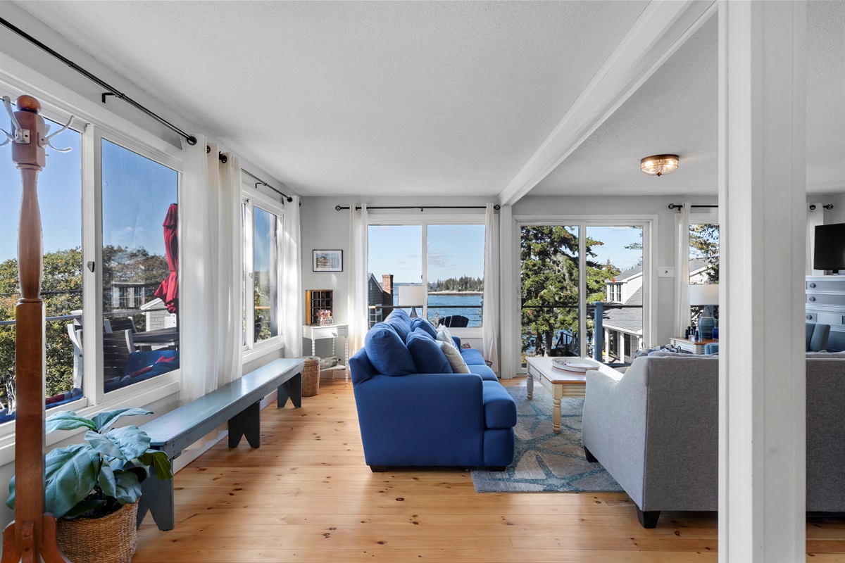 Circular floor plan downstairs