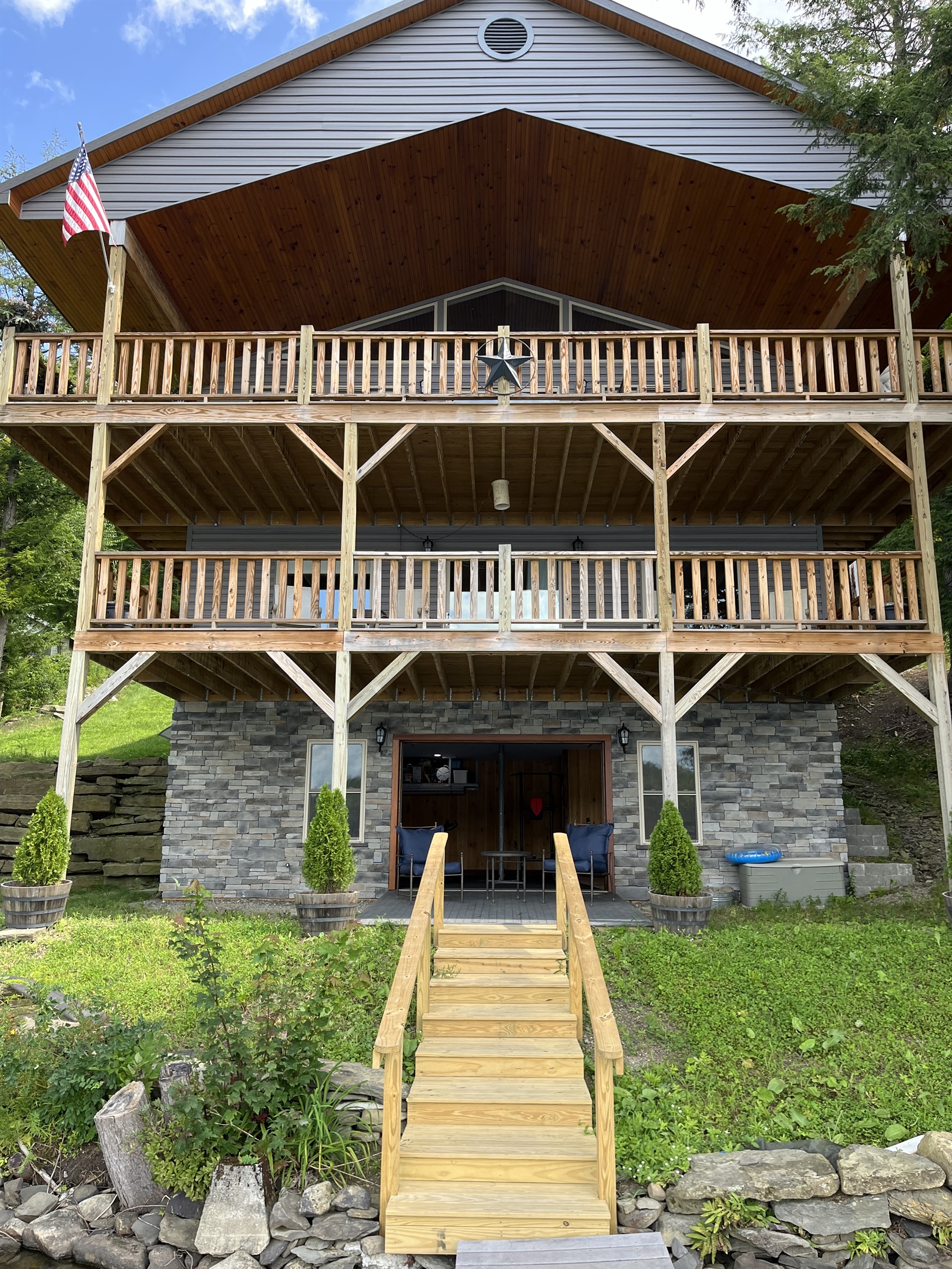 3 levels and the waterfront