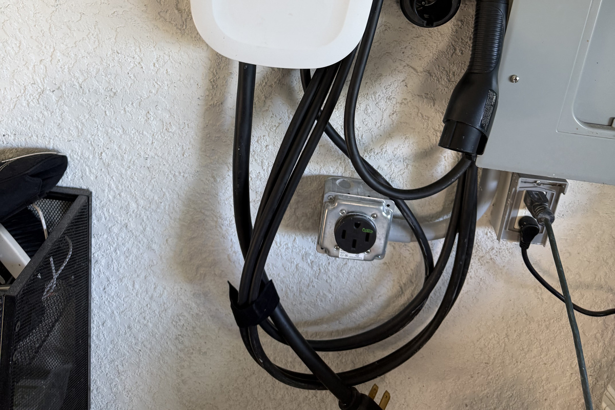 level 2 universal car charger able to charge all electric vehicles.