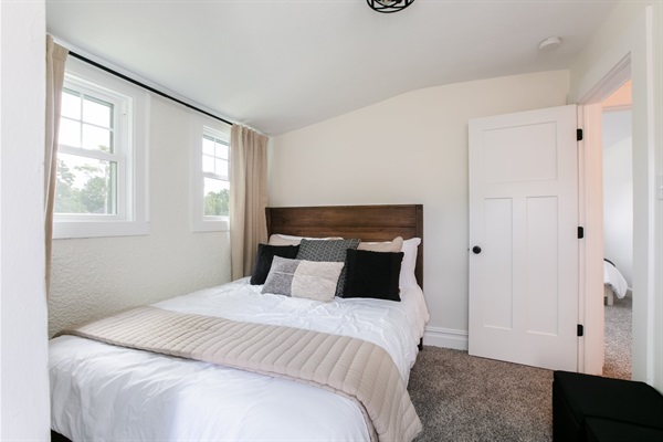 Freshly Updated 5BR2.5B 5min to ND Stadium, photo 19