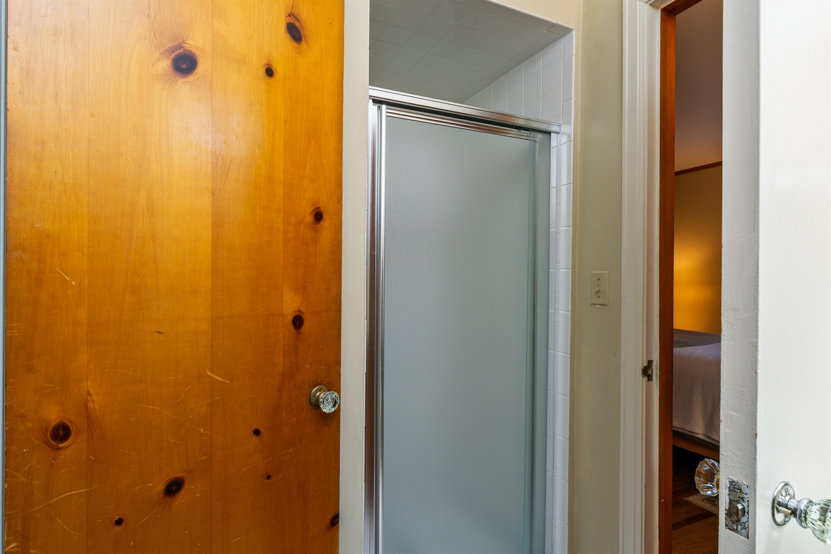 Full Jack and Jill bathroom main floor-main house