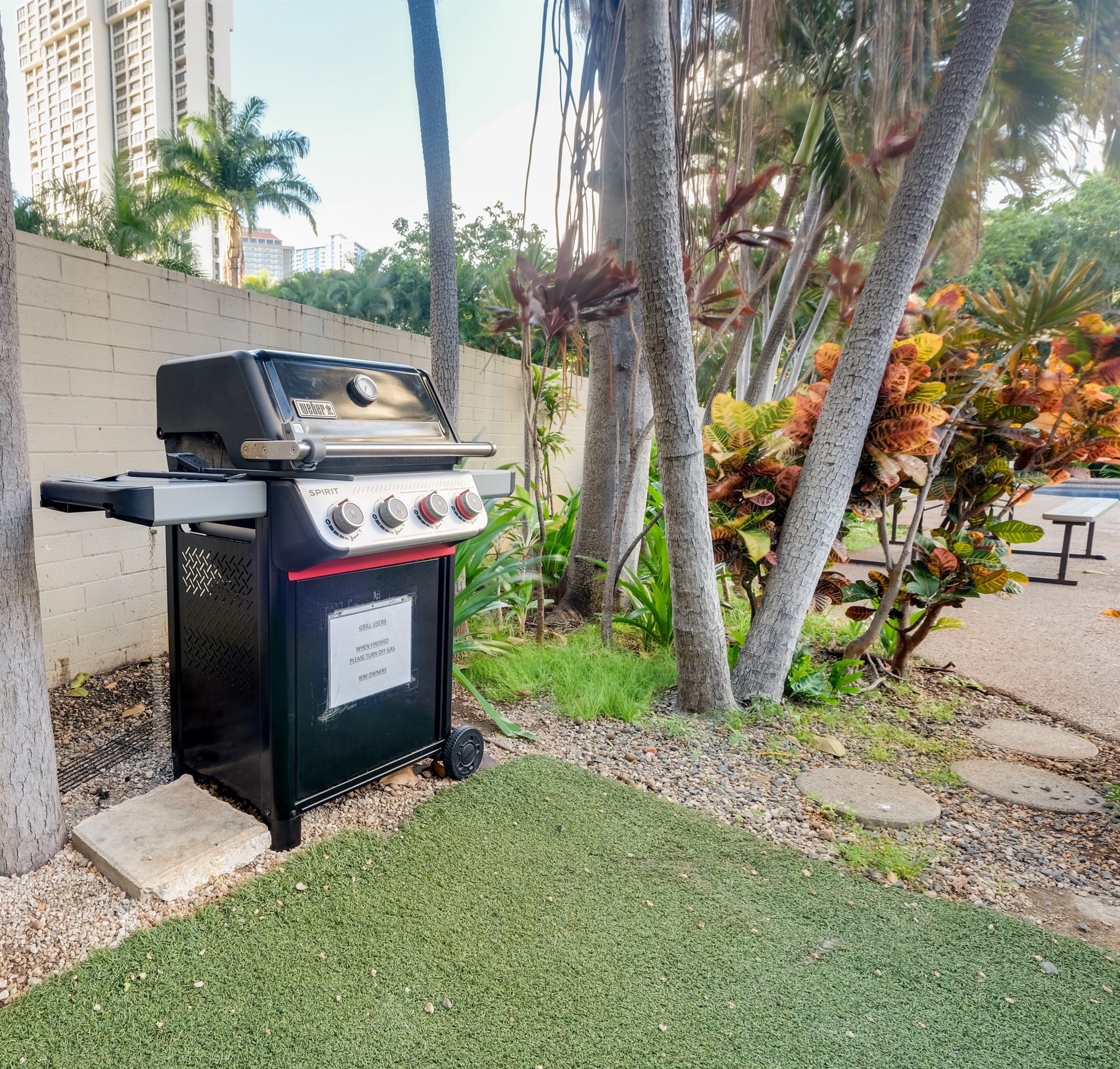 Grill up a delicious island-style meal surrounded by tropical greenery. The outdoor BBQ area at Waikīkī Marina is perfect for relaxing afternoons and casual dinners beneath the palms.