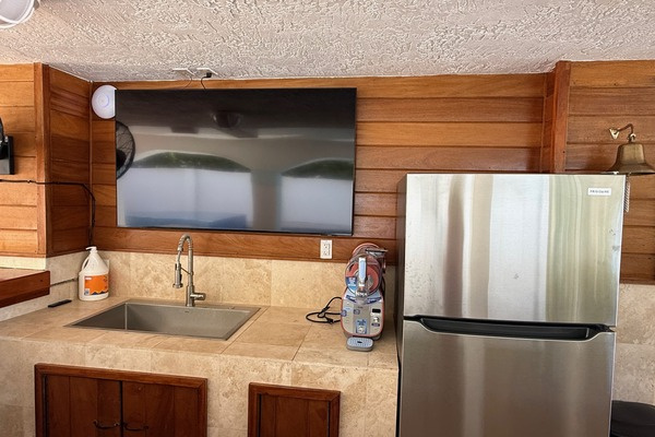 UPDATED - Full size fridge, Ninja slushy machine, SPF 30 included