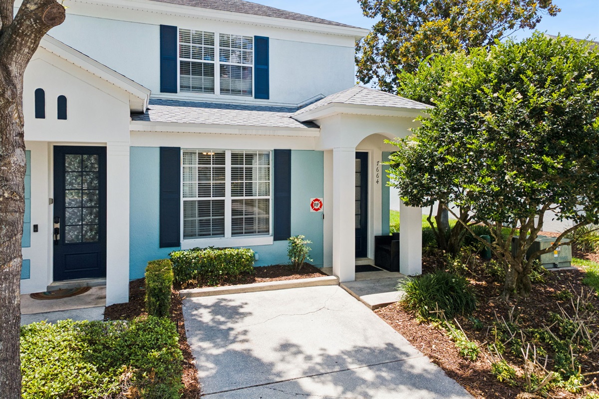 End Unit Townhome - Close to Water Park