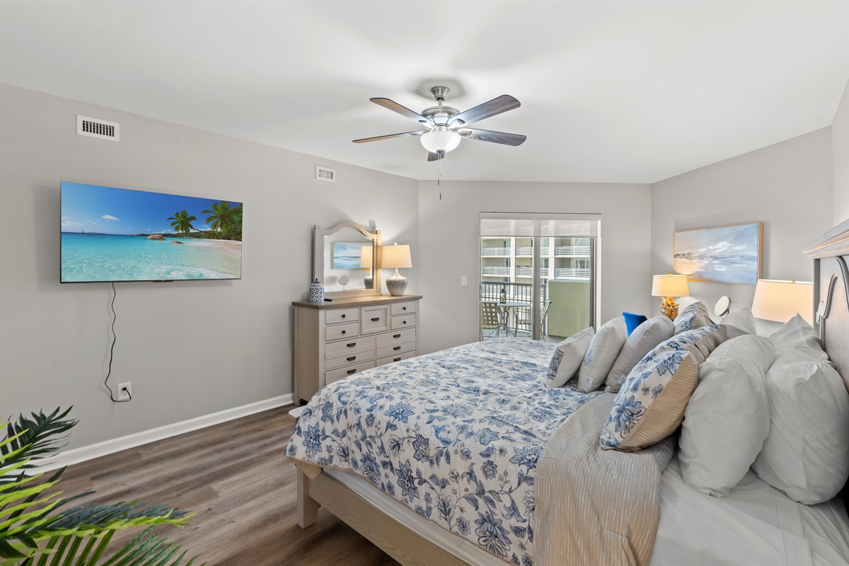 Main Bedroom - King bed, Large Flat Screen TV