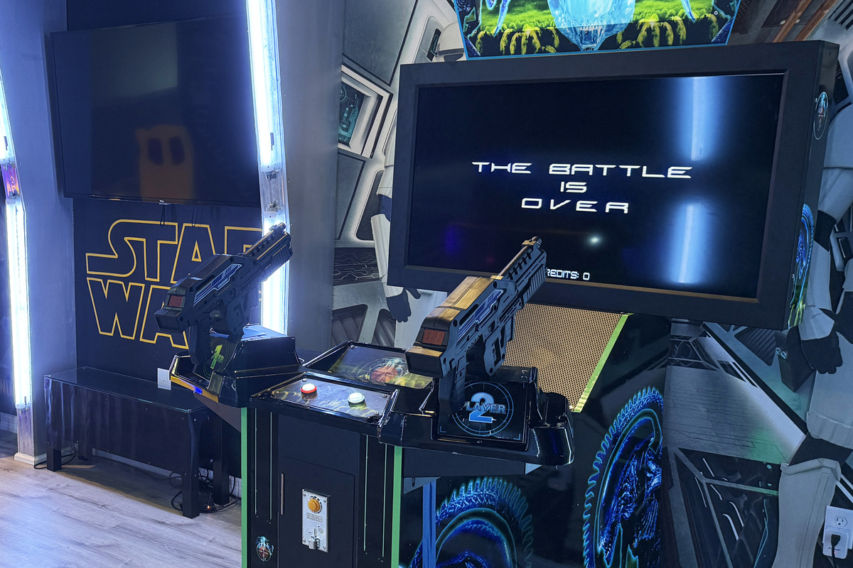 Play Alien Exterminator (FREE To Play!) Plus Play Xbox