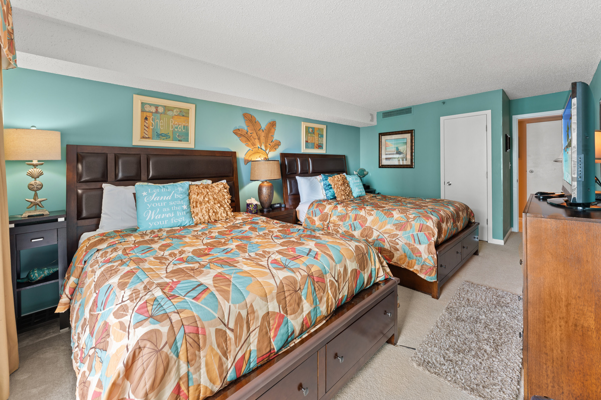 2nd Bedroom with 2 queen beds and balcony access