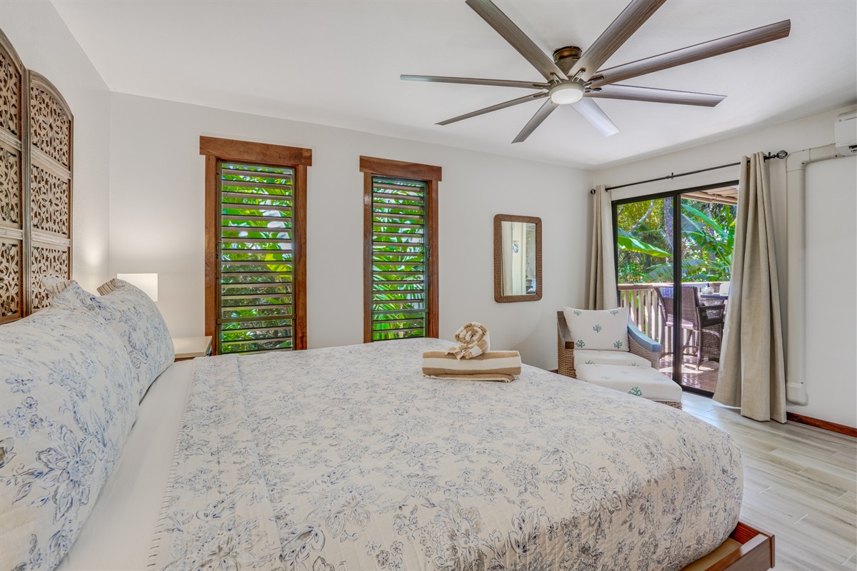 Access off the master bedroom to the lanai