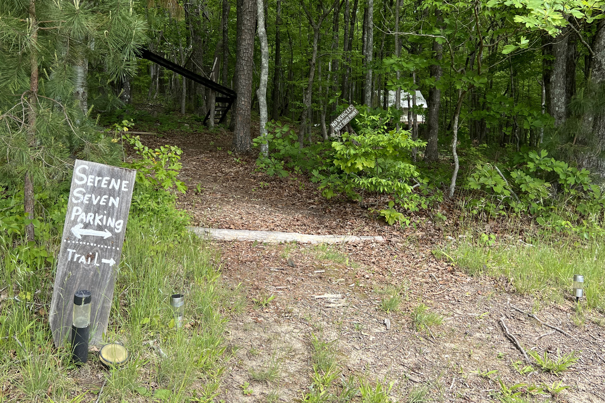 Park area and trail headed up to Serene7 going past the new perspective platform