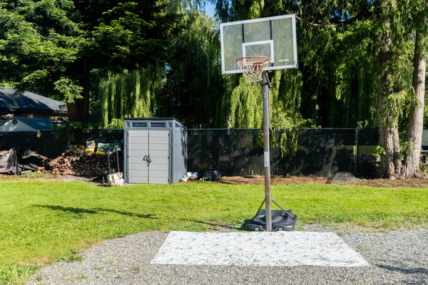 Enjoy a friendly game of basketball right on the property. Perfect for all ages, it’s a great way to stay active, have fun, and add a little friendly competition to your lake getaway.