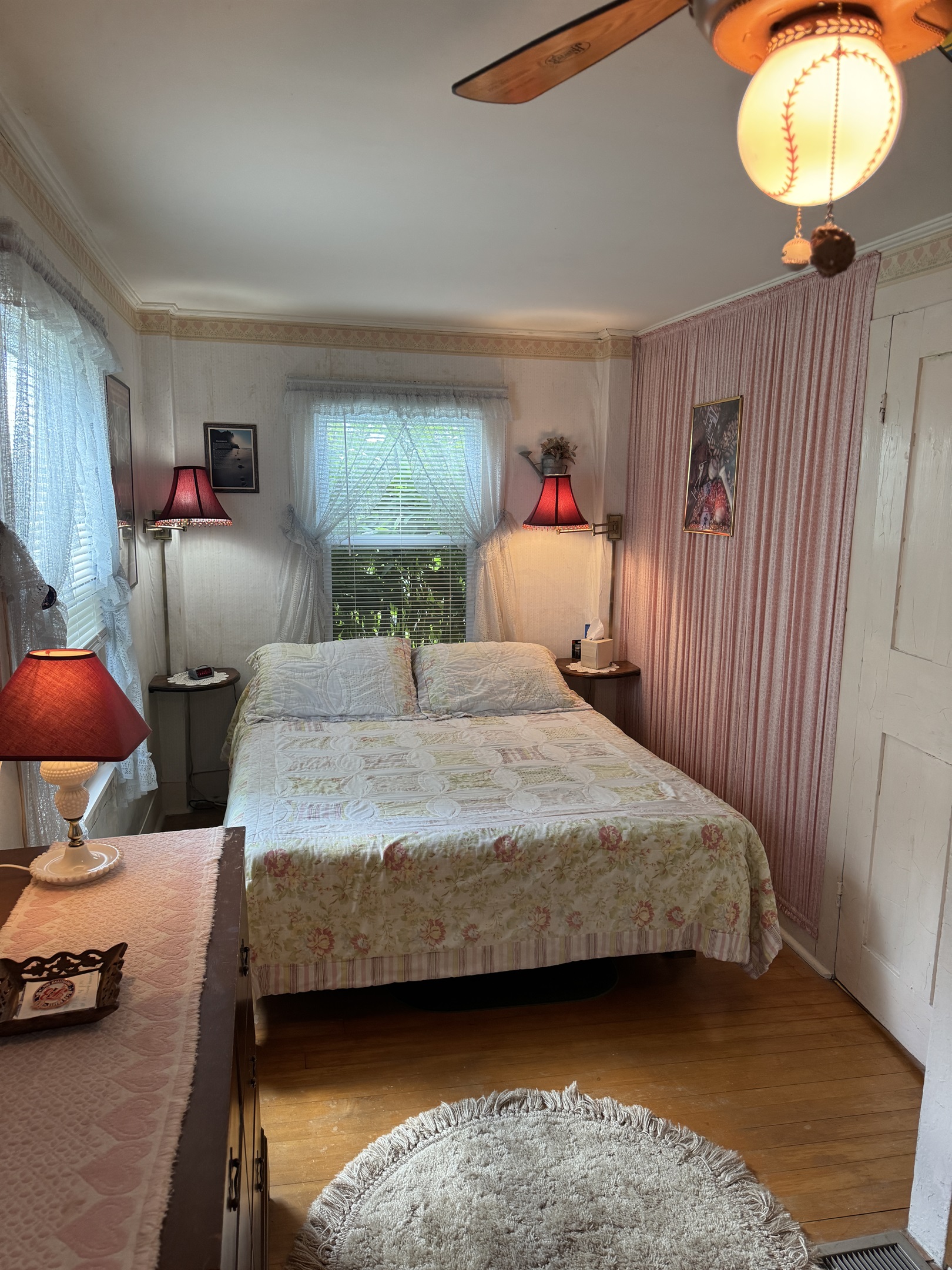 Queen bedroom with lounge area