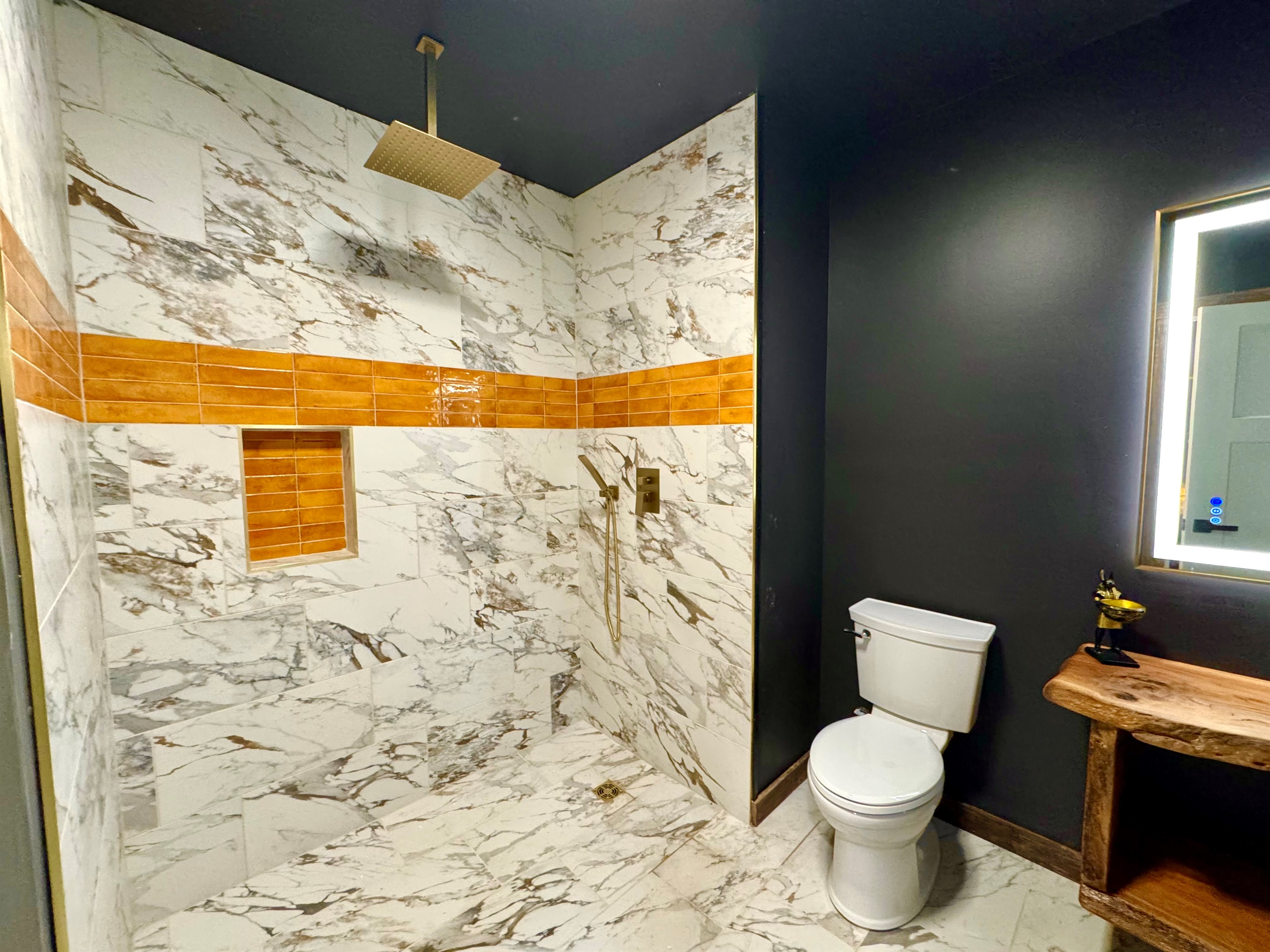 Egypt bath Extra large en-suite, 5’x7’ curbless shower! Decorations still in progress!